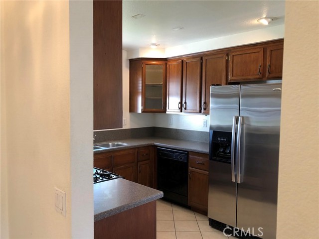 Detail Gallery Image 4 of 22 For 16175 La Fortuna, Moreno Valley,  CA 92551 - 2 Beds | 2 Baths