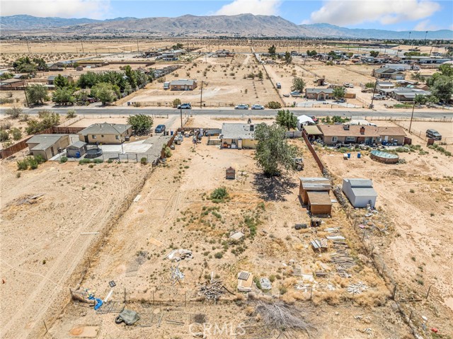 22006 Sioux Road, Apple Valley CA: https://media.crmls.org/medias/aed9d845-706d-4f0d-8c1f-97b30baec05f.jpg