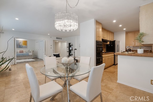 419 N Oakhurst Drive, Beverly Hills CA: https://media.crmls.org/medias/aeda207d-5474-4734-bdc4-6237a373f28a.jpg