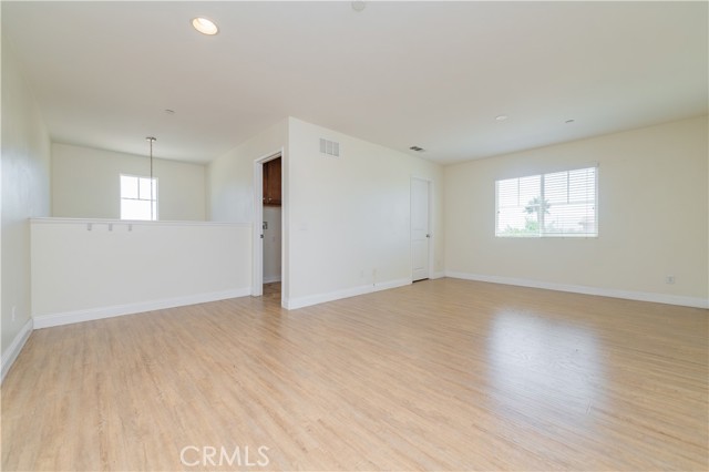 6851 Tourmaline Drive, Eastvale CA: https://media.crmls.org/medias/aeda489e-b570-4daa-869f-16d8679fe2ca.jpg