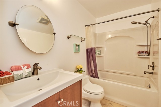 Detail Gallery Image 16 of 24 For 856 N Van Ness Ave #3,  Los Angeles,  CA 90038 - 2 Beds | 2 Baths