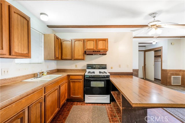 1300 Oak Avenue, Carlsbad CA: https://media.crmls.org/medias/aedb839d-d732-4d40-b12a-b407946807a0.jpg