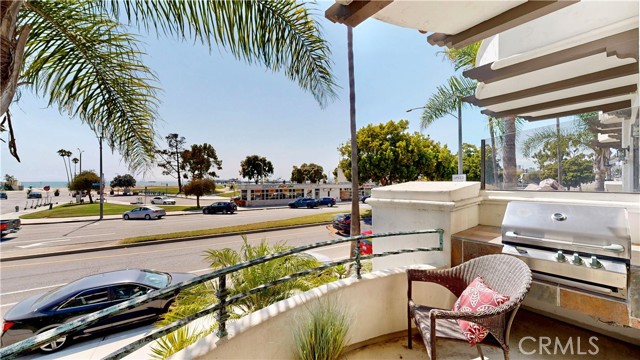 4257 E Ocean Boulevard, Long Beach CA: https://media.crmls.org/medias/aedbbf02-e82b-46d3-9307-8c04cfd2c3e2.jpg