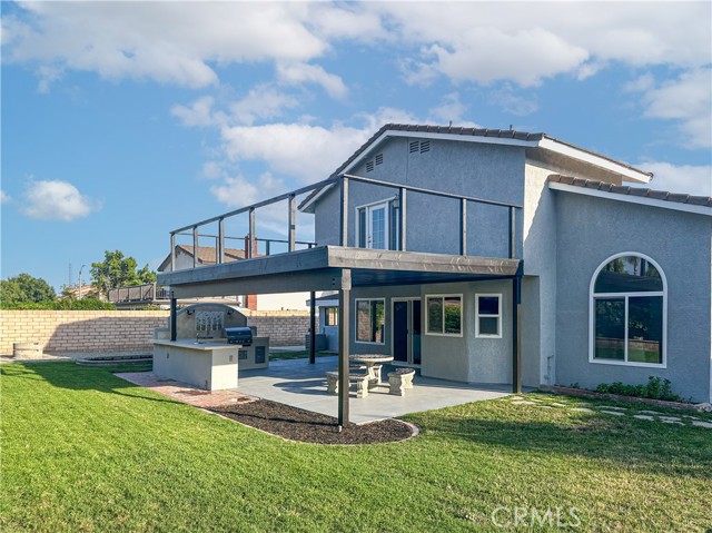 1534 W Summerset Drive, Rialto CA: https://media.crmls.org/medias/aedbc0c0-b410-4ae0-accc-333b264807ac.jpg