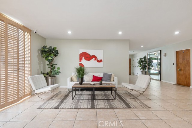 419 N Oakhurst Drive, Beverly Hills CA: https://media.crmls.org/medias/aedbeecb-bd9c-4f56-bfdf-2ecf0bc679ed.jpg