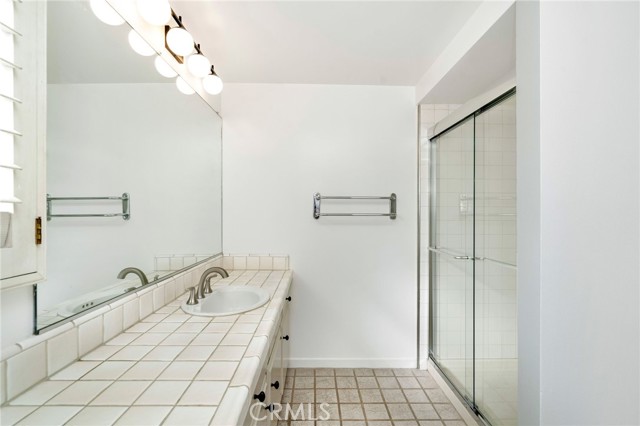 Detail Gallery Image 15 of 19 For 4233 W Sarah St #27,  Burbank,  CA 91505 - 2 Beds | 2/1 Baths