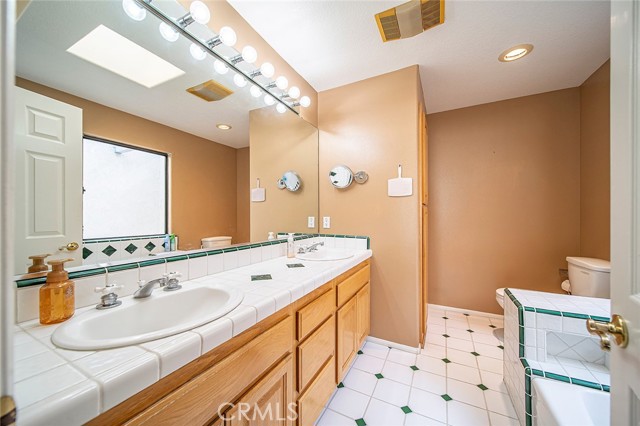 Detail Gallery Image 26 of 38 For 9682 Walker Ct #35,  Cypress,  CA 90630 - 2 Beds | 2/1 Baths