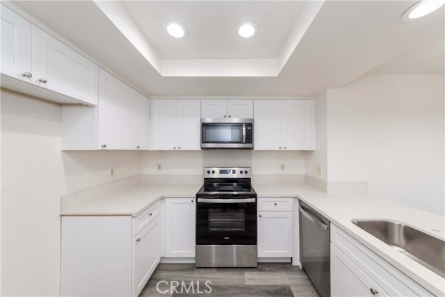 Detail Gallery Image 7 of 33 For 2518 Greenwich Dr, Fullerton,  CA 92833 - 3 Beds | 2 Baths