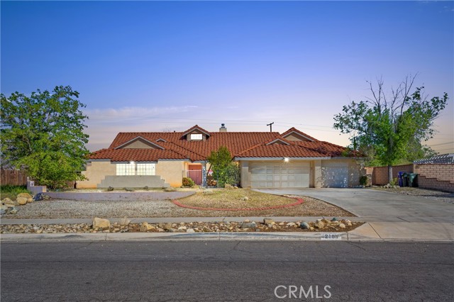 Detail Gallery Image 1 of 18 For 12183 Iroquois Rd, Apple Valley,  CA 92308 - 4 Beds | 2/1 Baths