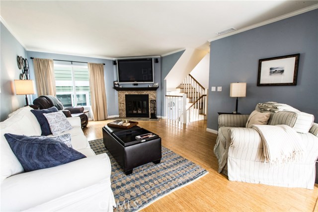 1079 Loma Drive, Hermosa Beach, California 90254, 2 Bedrooms Bedrooms, ,3 BathroomsBathrooms,Residential,Sold,Loma,SB17217522