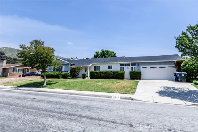 3915 Dwight Way, San Bernardino CA: https://media.crmls.org/medias/aedf20a4-b3ba-4b4e-a6ee-f51eed52b6d7.jpg