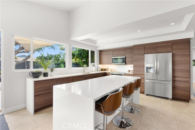 Detail Gallery Image 10 of 43 For 20442 Harbor Isle Ln, Huntington Beach,  CA 92646 - 3 Beds | 2 Baths