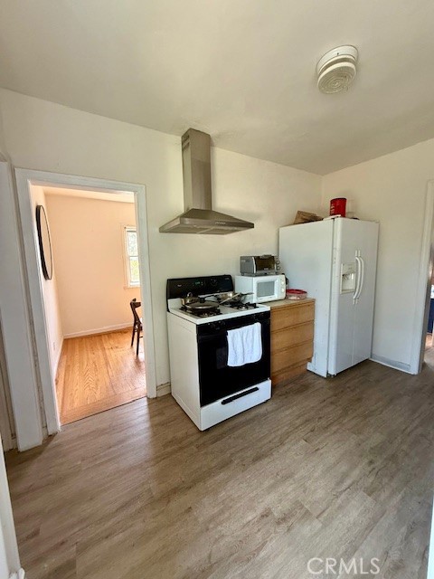 4544 Tulip Avenue, Oakland CA: https://media.crmls.org/medias/aedf881c-af00-4e2e-9724-ac999946c4c2.jpg