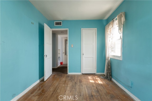 10314 S Wilton Place, Los Angeles CA: https://media.crmls.org/medias/aedf9fe5-86b1-4be5-97d6-2663095f143a.jpg