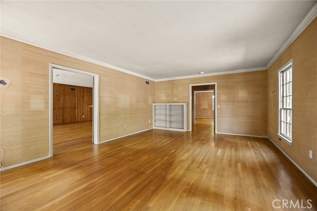 85 S San Rafael Avenue, Pasadena CA: https://media.crmls.org/medias/aedfdf02-5052-43c5-8227-8bca06487b87.jpg
