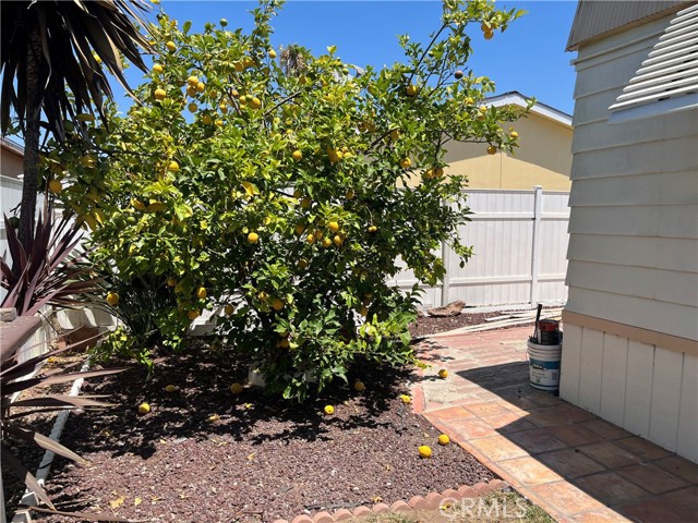 17700 Avalon Boulevard, Carson CA: https://media.crmls.org/medias/aee00d4b-4a33-430e-9243-90322e8873eb.jpg