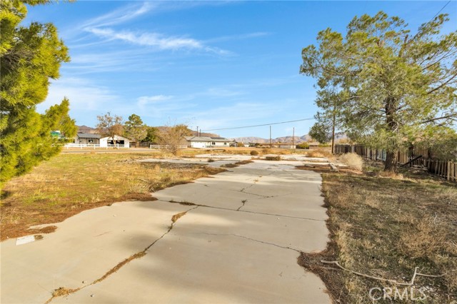 Detail Gallery Image 5 of 9 For 16693 Navajo, Apple Valley,  CA 92307 - – Beds | – Baths