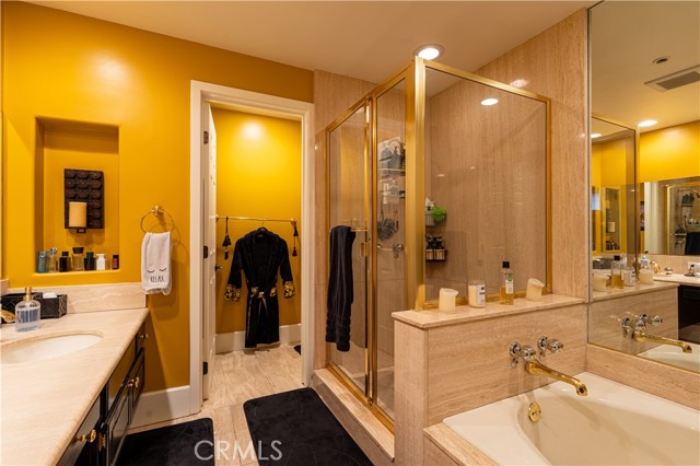 Detail Gallery Image 7 of 11 For 10560 Wilshire Bld #1706,  Los Angeles,  CA 90024 - 1 Beds | 1/1 Baths