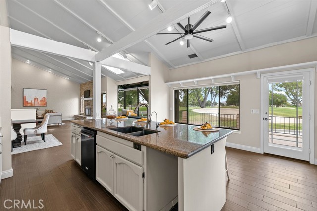 17849 Pebble Beach Drive, Victorville CA: https://media.crmls.org/medias/aee0eda1-cf39-42f8-9109-4570dec17ffa.jpg