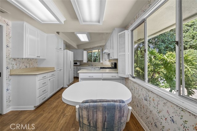 Detail Gallery Image 8 of 33 For 1530 Kenmore Rd, Pasadena,  CA 91106 - 3 Beds | 3 Baths