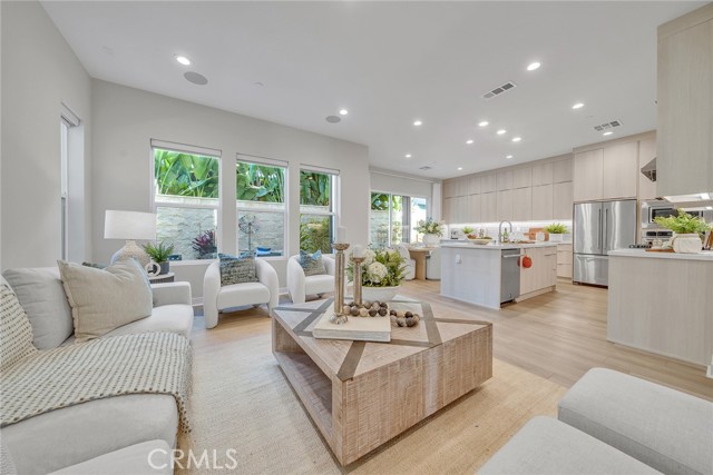 Detail Gallery Image 2 of 63 For 120 Parkland Alley, Lake Forest,  CA 92630 - 5 Beds | 4 Baths