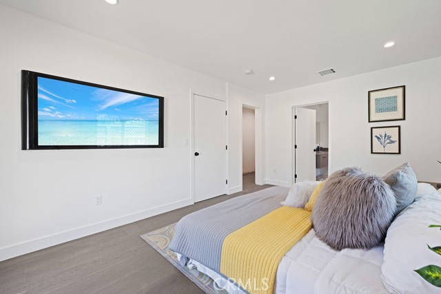 11245 Greenlawn Avenue, Culver City, California 90230, 5 Bedrooms Bedrooms, ,3 BathroomsBathrooms,Residential Lease,For Rent,11245 Greenlawn Avenue,CRSR25156538