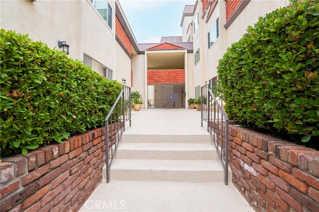 5651 Sumner Way, 307 photo 4