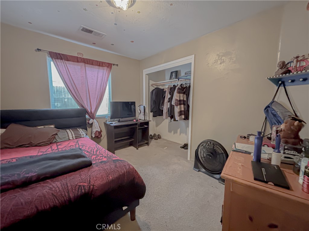 https://media.crmls.org/medias/aee3d3e7-d26b-4513-820a-b0a31ab0c49e.jpg?preset=X-Large
