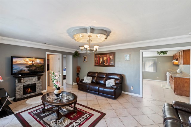 Detail Gallery Image 4 of 23 For 3860 Fox Tail Ln, Jurupa Valley,  CA 92509 - 4 Beds | 2 Baths