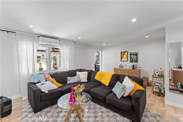 923 W Maple Avenue, Orange CA: https://media.crmls.org/medias/aee47201-fde2-4fa8-858b-1f89eea4e1f5.jpg