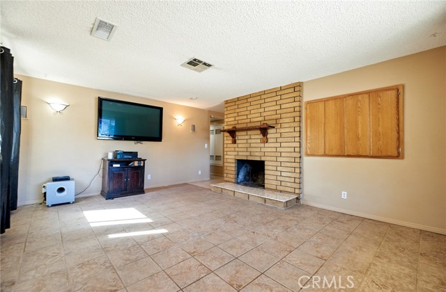 Detail Gallery Image 7 of 24 For 6934 Rogers Ln, San Bernardino,  CA 92404 - 4 Beds | 2 Baths