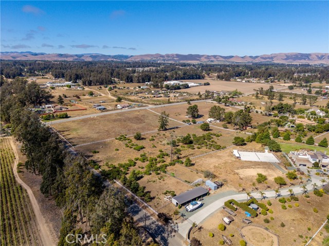 1255 Viva Way, Nipomo CA: https://media.crmls.org/medias/aee51715-c6d7-40d8-8fe8-a7f3bc8f76a8.jpg