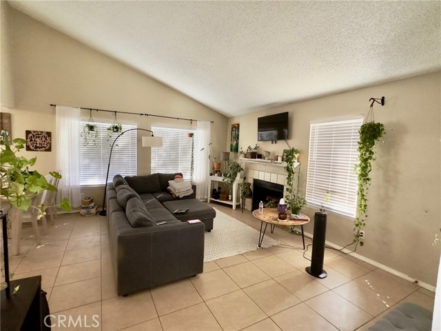 Detail Gallery Image 18 of 20 For 2013 Scenic View Dr, Bakersfield,  CA 93307 - 3 Beds | 2/1 Baths