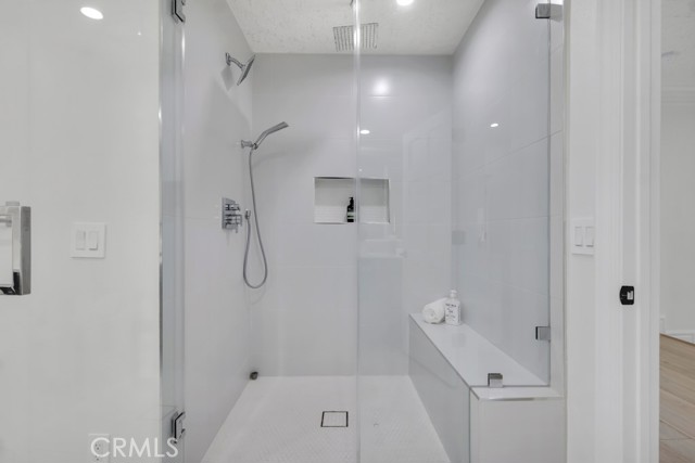 Detail Gallery Image 25 of 30 For 5952 Woodland View Dr, Woodland Hills,  CA 91367 - 5 Beds | 4 Baths