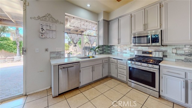 Detail Gallery Image 11 of 37 For 5636 Pheasant Dr, Fontana,  CA 92336 - 4 Beds | 2/1 Baths