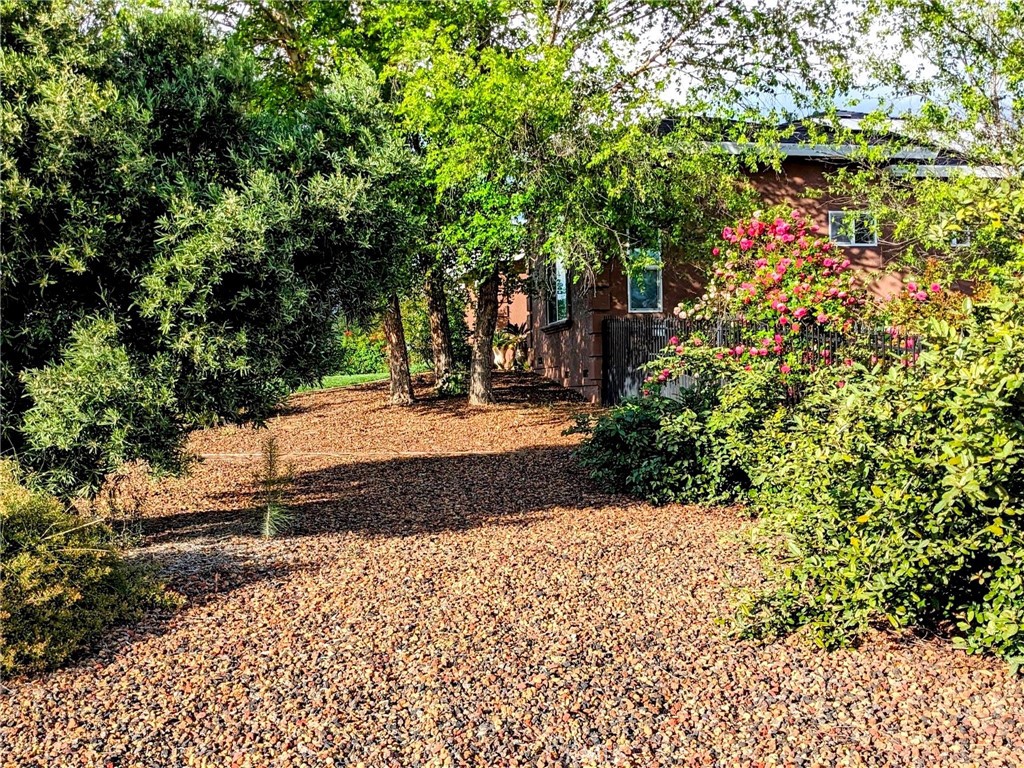 https://media.crmls.org/medias/aeea1dcc-6295-48f8-956a-24d8537f44be.jpg?preset=X-Large