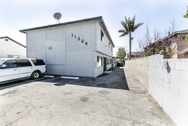 11304 Tiara Street, North Hollywood CA: https://media.crmls.org/medias/aeea41f3-ad29-4e54-a99c-6ad149716648.jpg