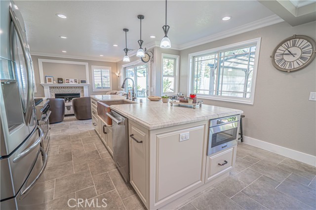 Detail Gallery Image 14 of 65 For 20019 Nutcracker Ct, Canyon Country,  CA 91351 - 4 Beds | 2/1 Baths