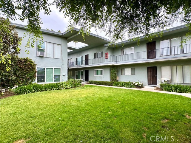 136 W Union Avenue, Fullerton CA: https://media.crmls.org/medias/aeeb7840-5bc7-4d43-aa4b-b8b6419a89c3.jpg