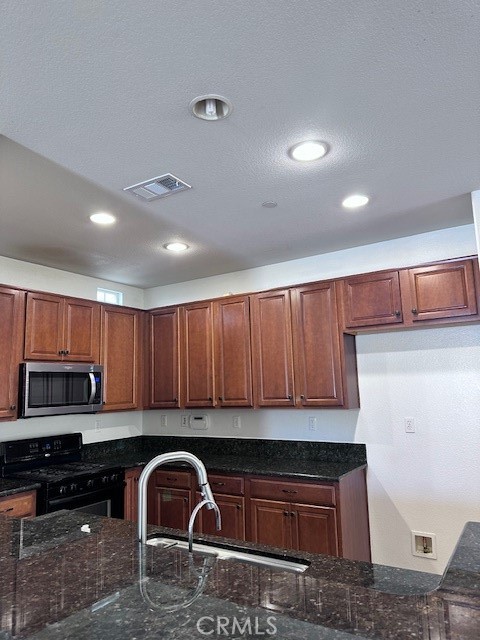 Detail Gallery Image 2 of 7 For 26260 Long St, Loma Linda,  CA 92354 - 4 Beds | 3/1 Baths