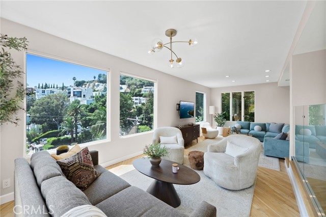 Detail Gallery Image 28 of 57 For 1690 N Crescent Heights Bld, Los Angeles,  CA 90069 - 3 Beds | 4 Baths