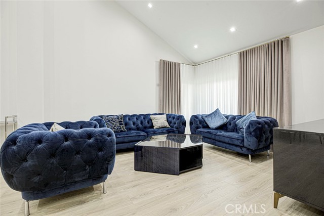 Detail Gallery Image 12 of 63 For 28030 Kenton, Saugus,  CA 91350 - 5 Beds | 3 Baths