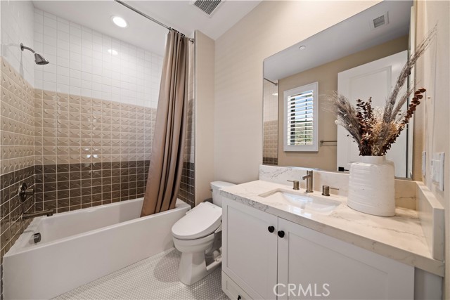142 Salt spg, Irvine CA: https://media.crmls.org/medias/aeeecd4b-1d31-4f67-8a43-9d394a4dd1a8.jpg