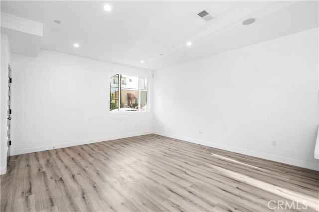 Detail Gallery Image 5 of 36 For 5000 Cleon #1/2,  North Hollywood,  CA 91601 - 4 Beds | 3 Baths