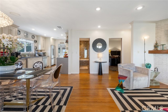 10340 Margate Street, North Hollywood CA: https://media.crmls.org/medias/aef07214-4b2e-4cee-9d5e-c3230b039c8e.jpg