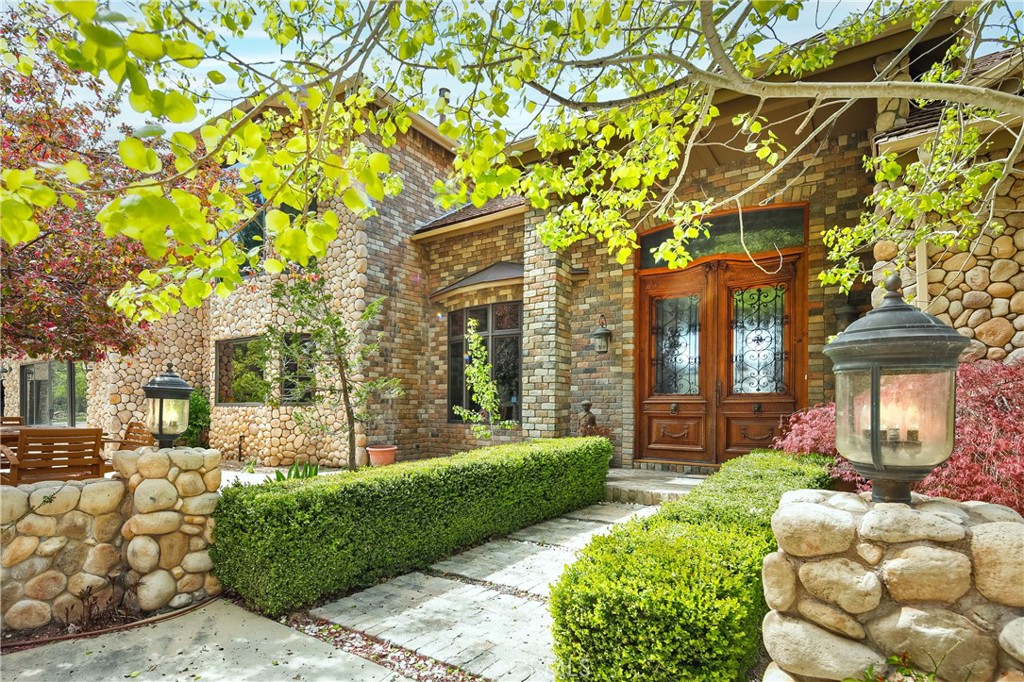 293 North Fairway Drive, Lake Arrowhead, CA 92352