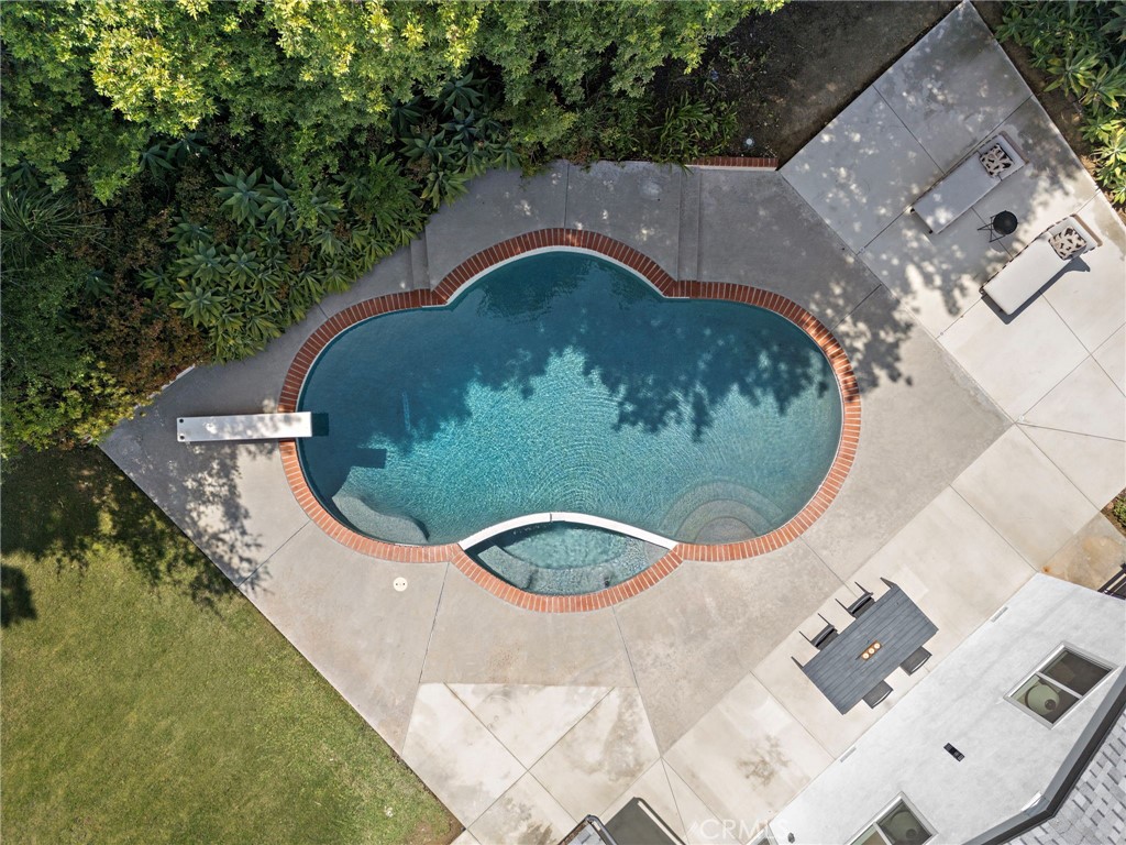 https://media.crmls.org/medias/aef09cd6-032d-42cd-91fb-4e8de880502a.jpg?preset=X-Large