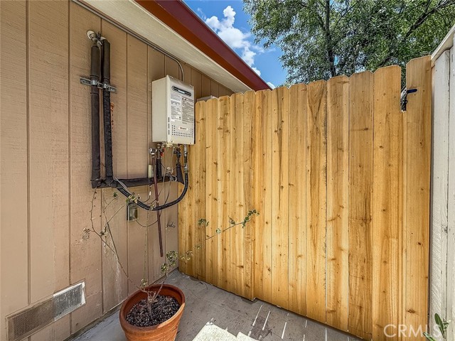 24017 Sylvan Street, Woodland Hills CA: https://media.crmls.org/medias/aef10d1d-c5d0-40c2-8f02-b97eea9a0c76.jpg