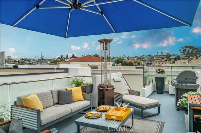 719 1st Place, Hermosa Beach CA: https://media.crmls.org/medias/aef1414a-3c50-45df-99af-3fa975af04d6.jpg