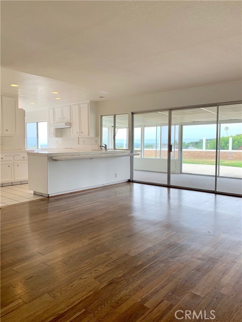 935 Tiller Way, Corona del Mar CA: https://media.crmls.org/medias/aef20533-97e2-4a75-8041-0f4df13ab36c.jpg